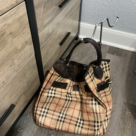 Burberry bags - Picture 15 of 16